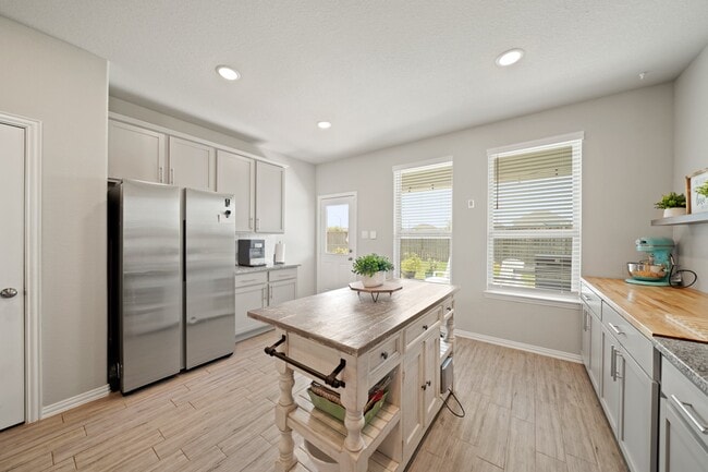 Building Photo - 7410 Arabian Moon Trail