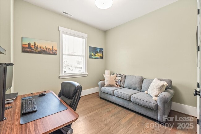 Building Photo - 5210 Kelly St