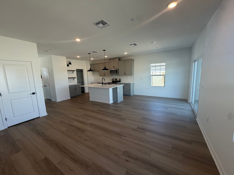 Building Photo - 6202 Gorini Ln