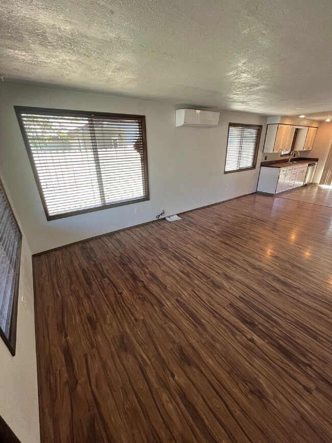 Building Photo - Charming 2-Bedroom Duplex in McMinnville