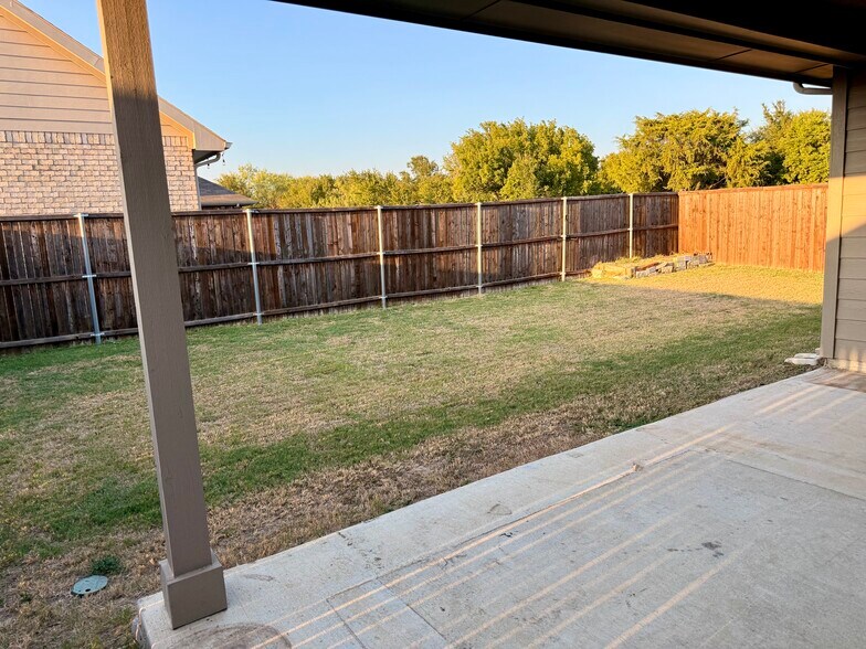 Building Photo - 504 Nicklaus Way