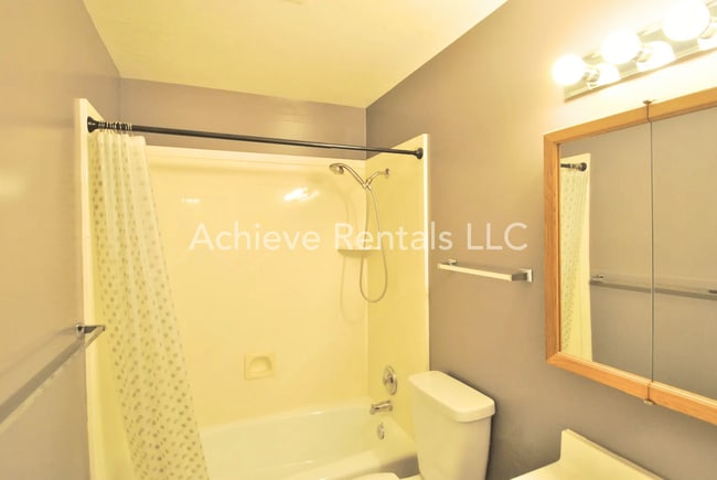 Building Photo - 637 E 950 S