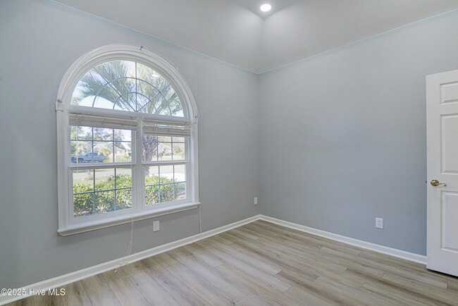 Building Photo - 8829 Lansdowne Dr NW