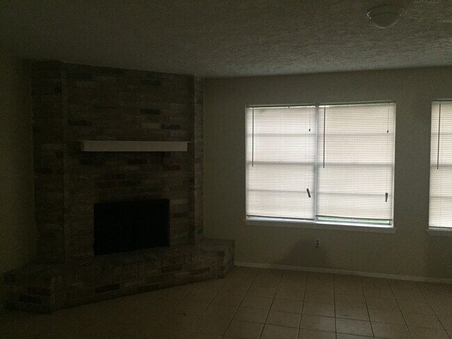 Building Photo - Great Rental!
