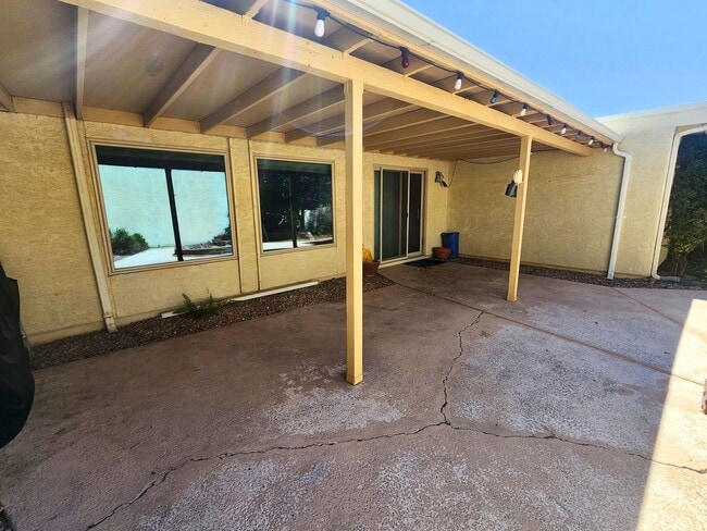 Building Photo - 3343 N Glen Creek Dr