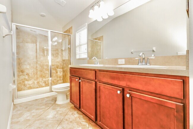 Building Photo - 18339 Briar Oaks Dr