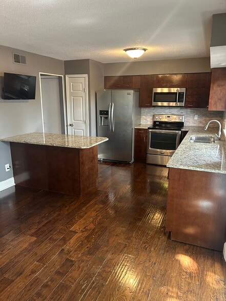 Primary Photo - 8175 Monrovia St