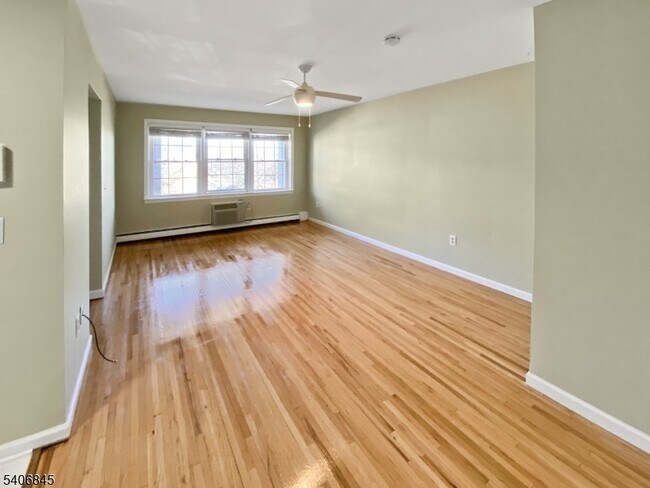 Building Photo - 605 Grove St