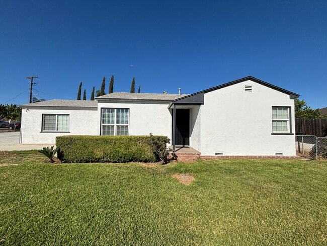 Building Photo - Upgraded 3 bedroom home!