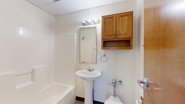 Building Photo - 5585 Straub Rd