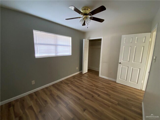 Building Photo - 10-25 1/2 N 25 1/2 St