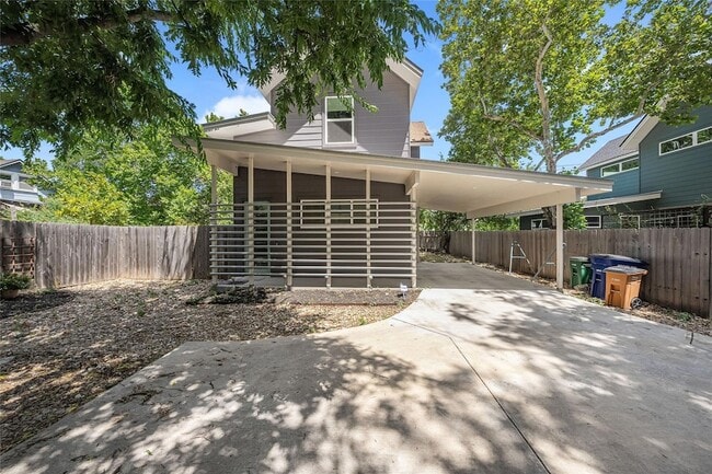 Building Photo - 600 W Odell St