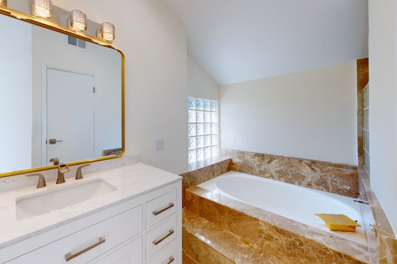 Building Photo - 5813 Serrania Ave