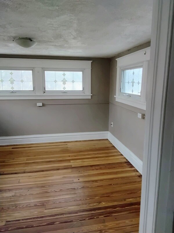Building Photo - 412 West César E. Chávez Ave. Unit 2