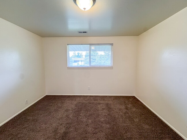 Building Photo - 359 S 150 W