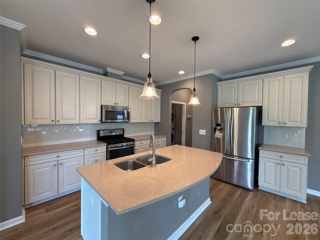 Building Photo - 5818 Glenmore Garden Dr