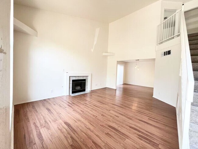 Building Photo - Spacious Townhome in Desirable Green Valle...