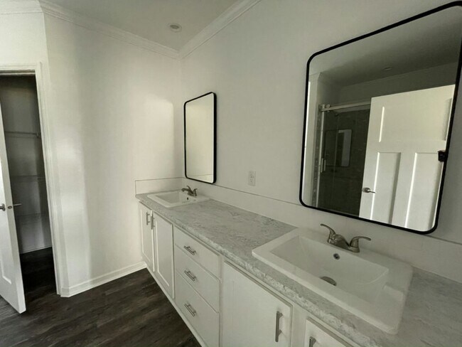Building Photo - 34669 Ballyhoo Dr