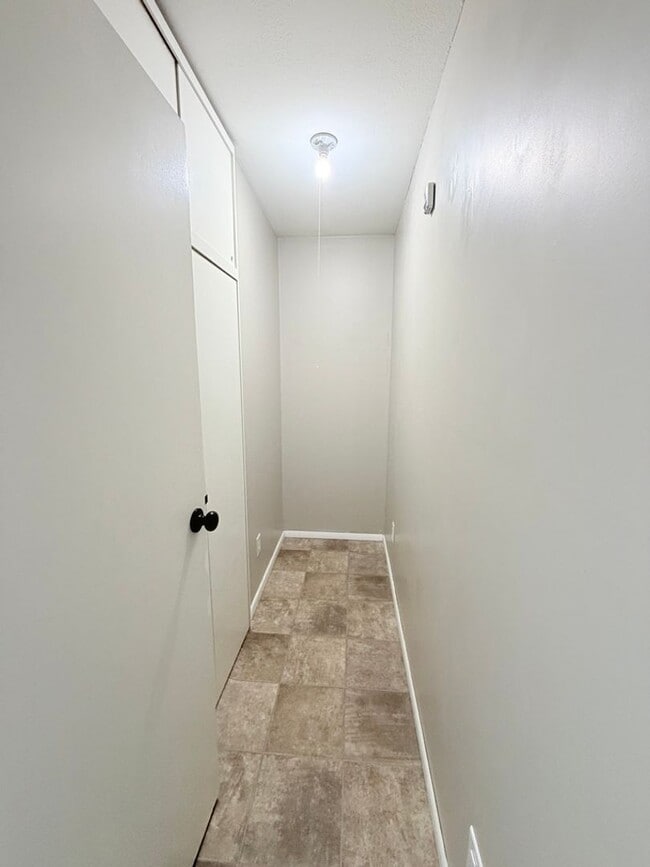 Building Photo - 620 High School Dr