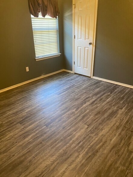 Building Photo - 925 Switzerland Ave