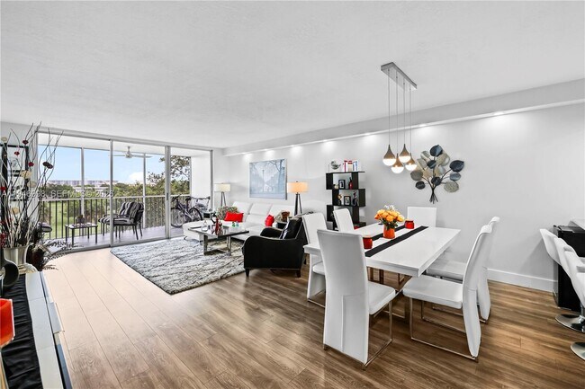 Building Photo - 2661 S Course Dr