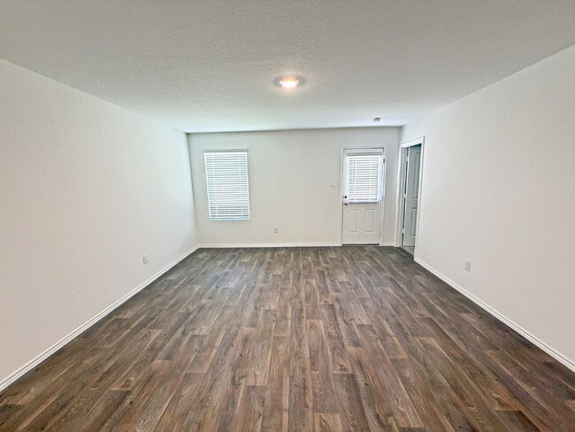 Building Photo - 5017 Pitch