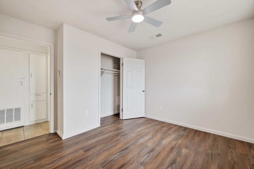 Third bedroom closet - 3902 Beran Dr