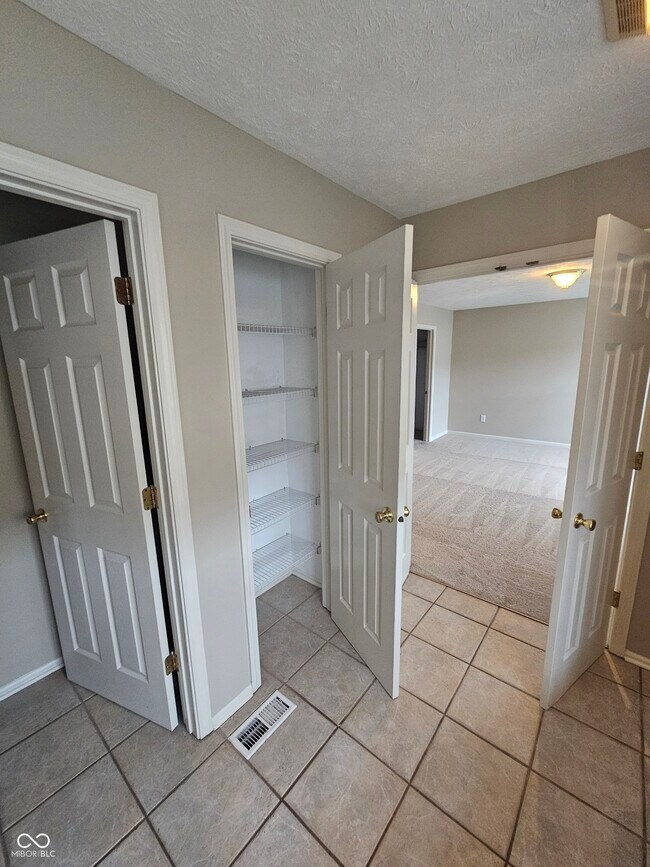 Building Photo - 7043 Gavin Dr