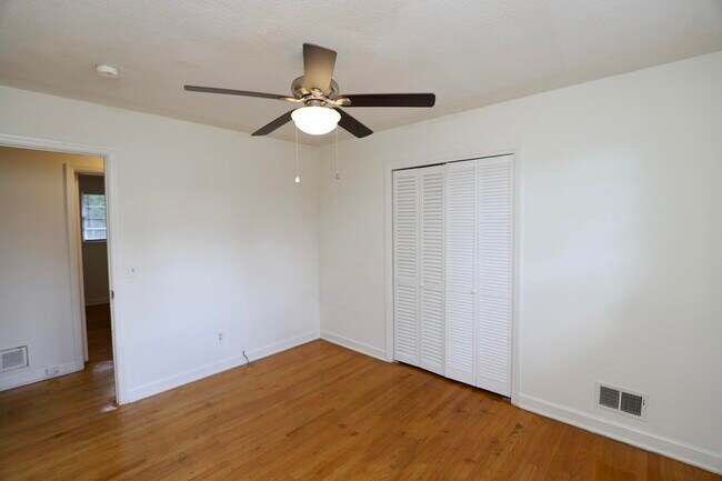 Building Photo - 1912 Dominion Dr