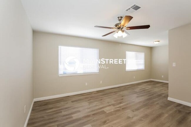 Building Photo - 4 Bedroom Pet-Friendly Home in North Las Vegas, NV with Main Street Renewal