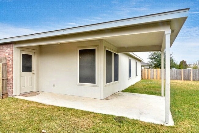 Building Photo - 5211 Whistle Stop Dr
