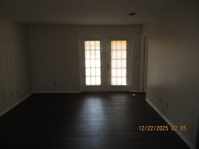 Building Photo - 2110 Lennox St