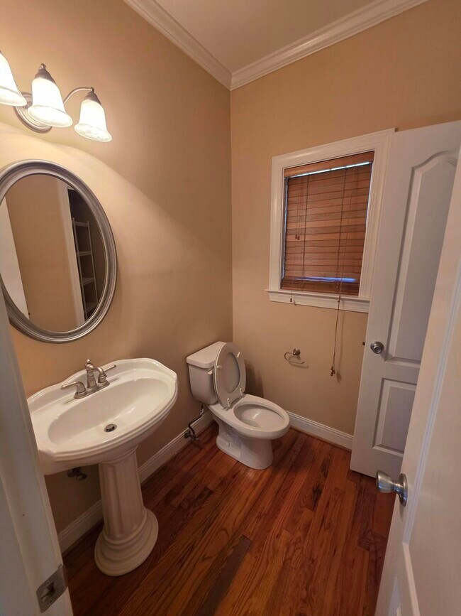 Building Photo - 306 Lochleven Ct