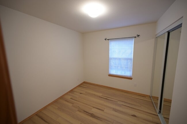 Building Photo - Charming 3 Bed, 2 Bath Home in Summer Bree...