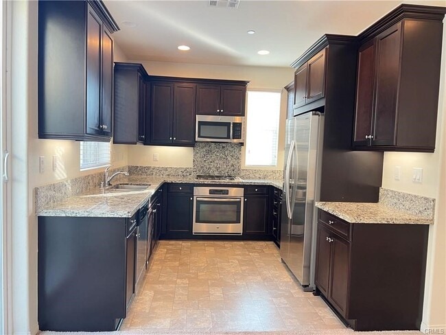 Building Photo - 663 Huron Pl