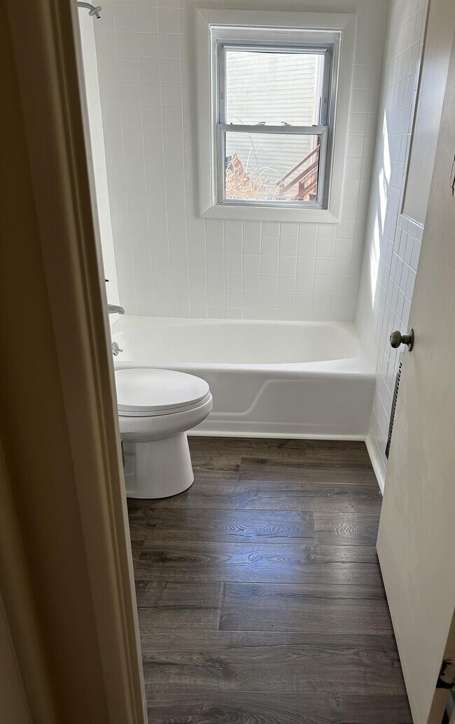 Building Photo - 48 Nelson Dr