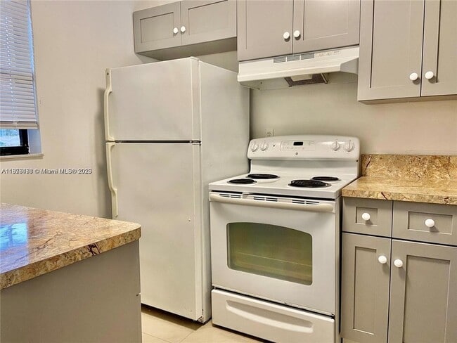 Building Photo - 3199 Foxcroft Rd