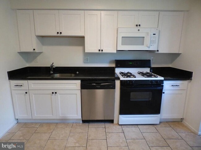 Primary Photo - 802 Ivy League Ln