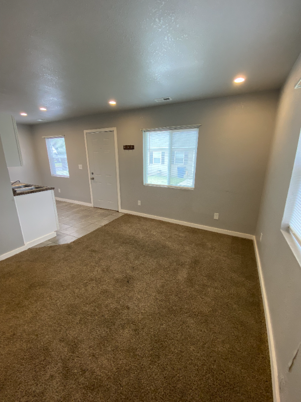 Building Photo - "Charming 1-Bedroom Rental in Wichita's De...