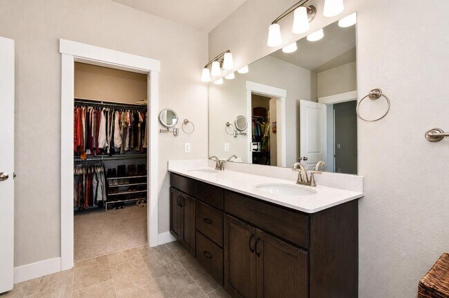 Building Photo - 6245 Vernazza Way