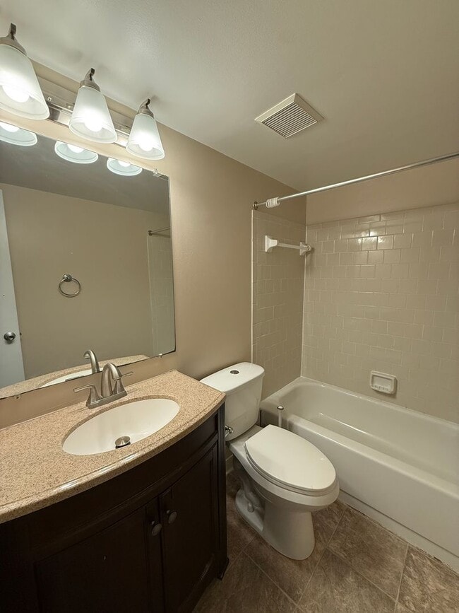 Building Photo - Spacious 3 Bedroom Condo- Olney, MD