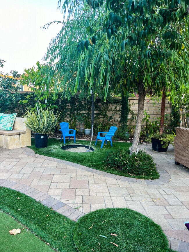 Building Photo - 675 E Boxwood Ln