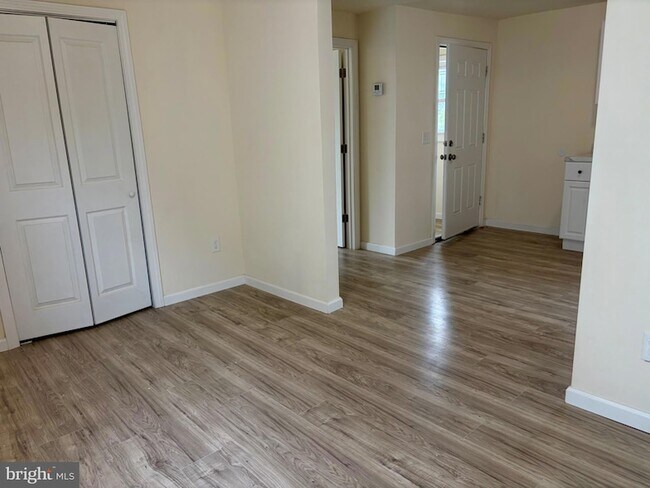 Building Photo - 322 New St