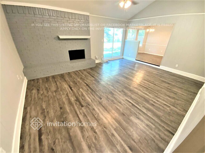 Building Photo - 747 James Cir