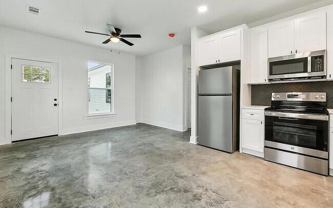 Building Photo - 310 Reiss Pl