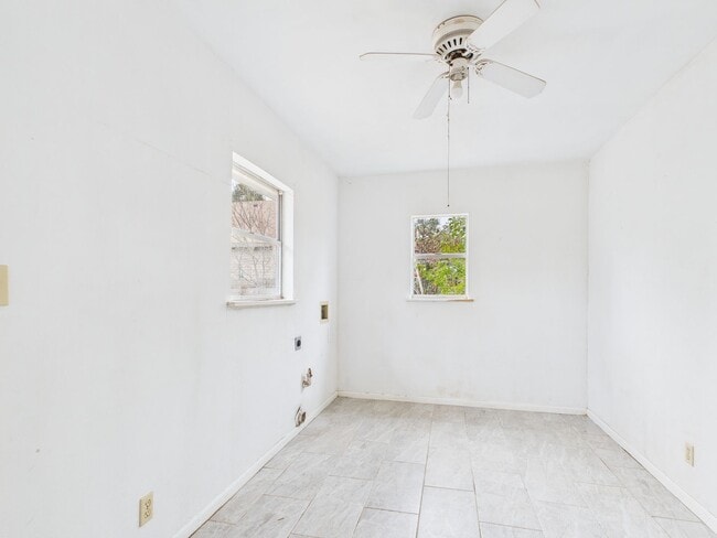 Building Photo - Established Nieghborhood