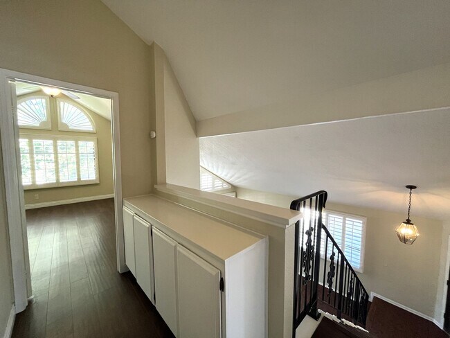 Building Photo - Spacious End Unit Home with 2 Master Suite...