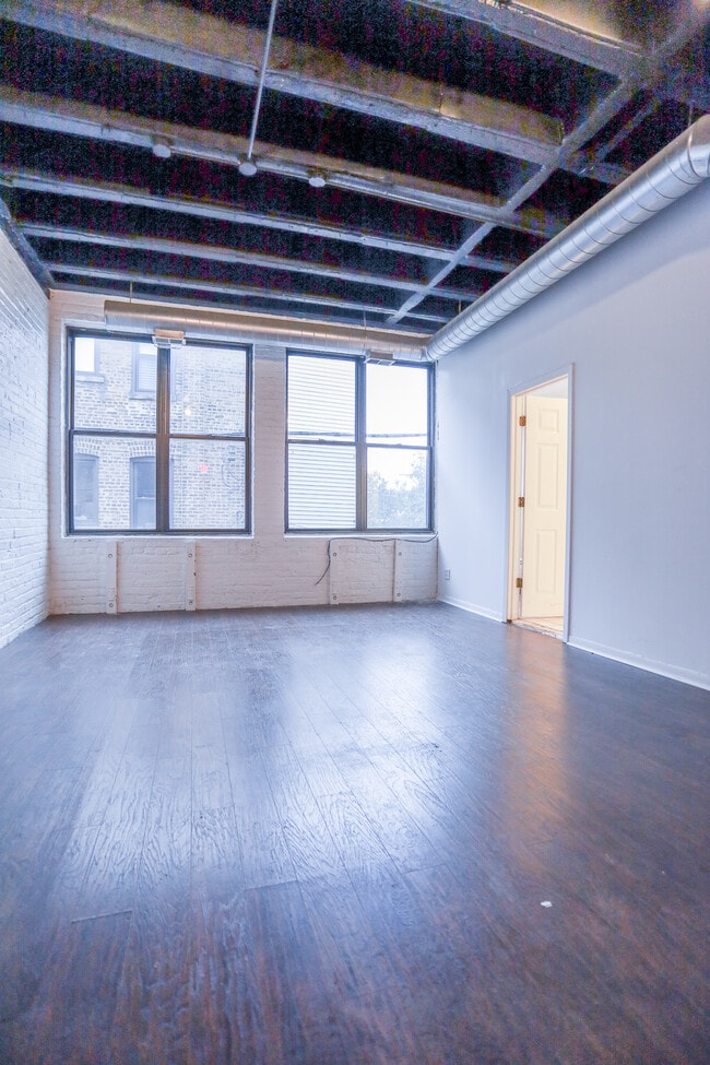 Building Photo - 5219 N Clark St