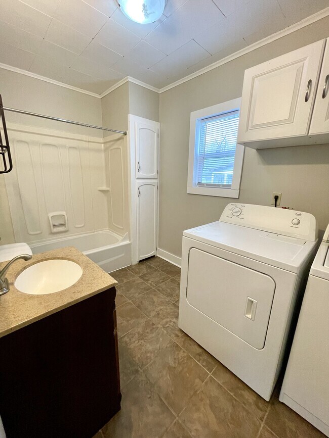 Building Photo - 22 East Ave