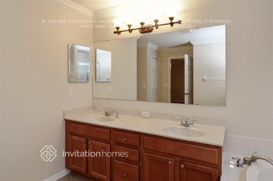 Building Photo - 12069 Warwick Cir